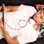 Smartphone Untuk Kegiatan Hiburan