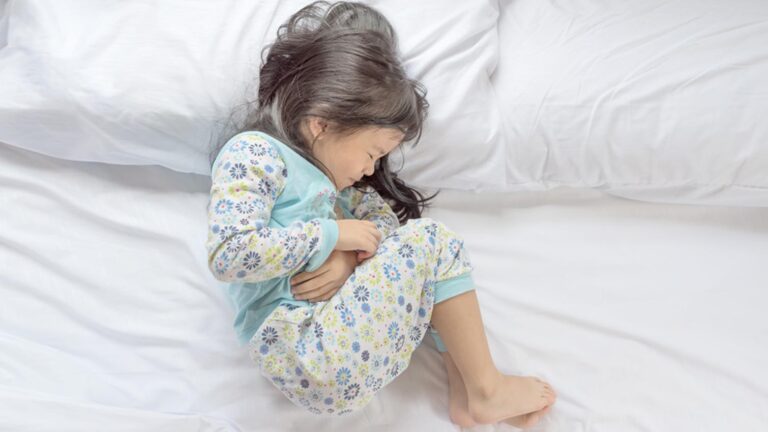 cara mengatasi sakit perut pada anak